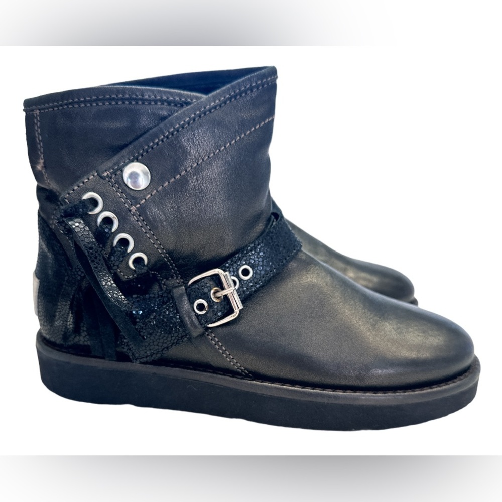UGG Collection KARISA STINGRAY Fringe Boot Black Leather ~Size 5~ Made in Italy